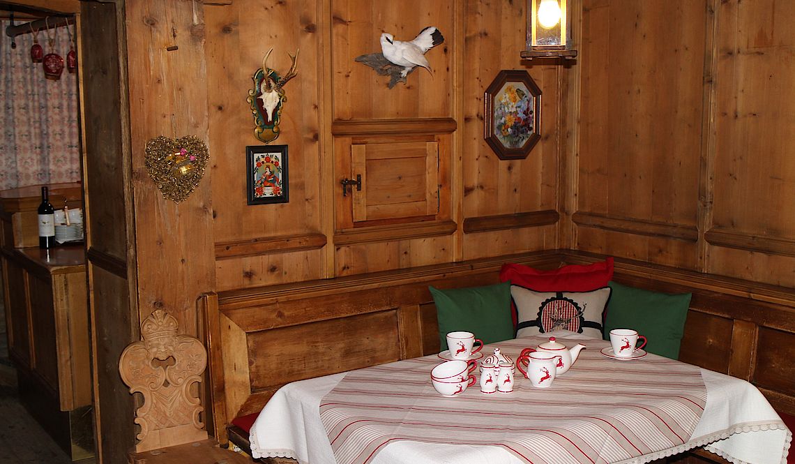 Charming Tyrolean Chalet next to Cable Car Station