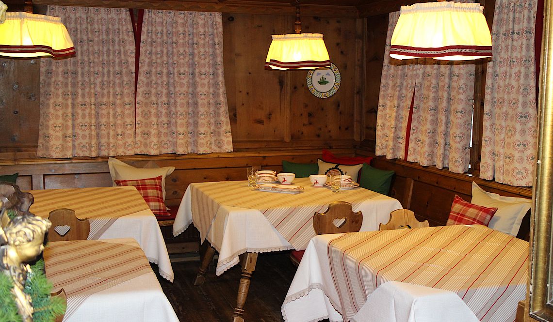 Charming Tyrolean Chalet next to Cable Car Station