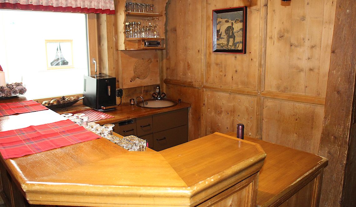 Charming Tyrolean Chalet next to Cable Car Station