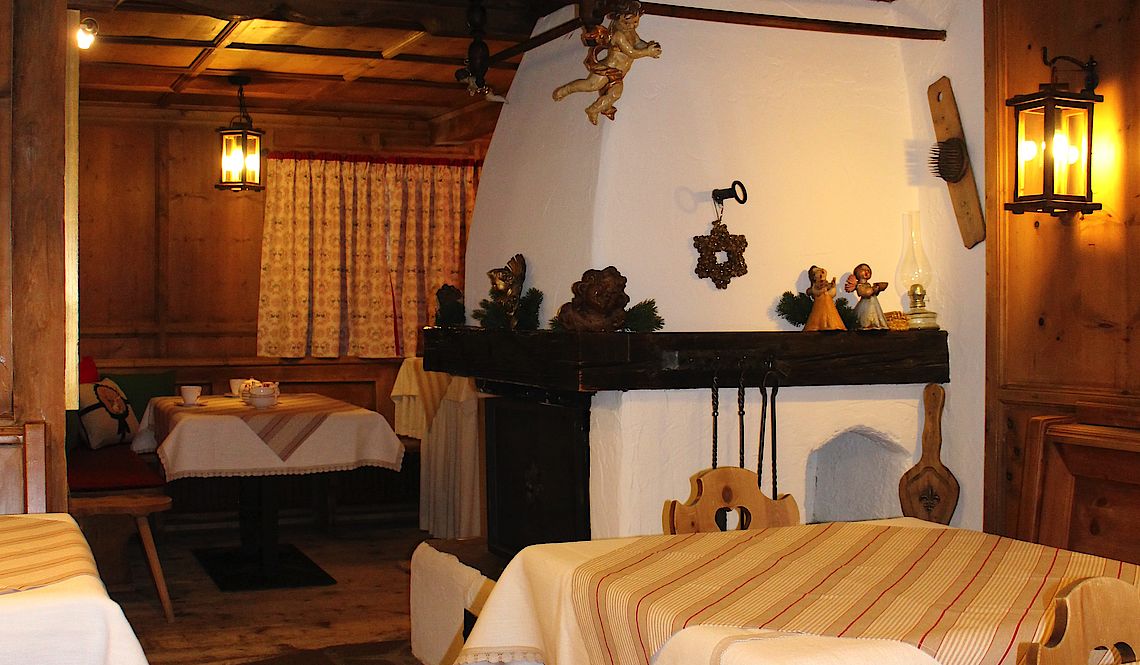 Charming Tyrolean Chalet next to Cable Car Station